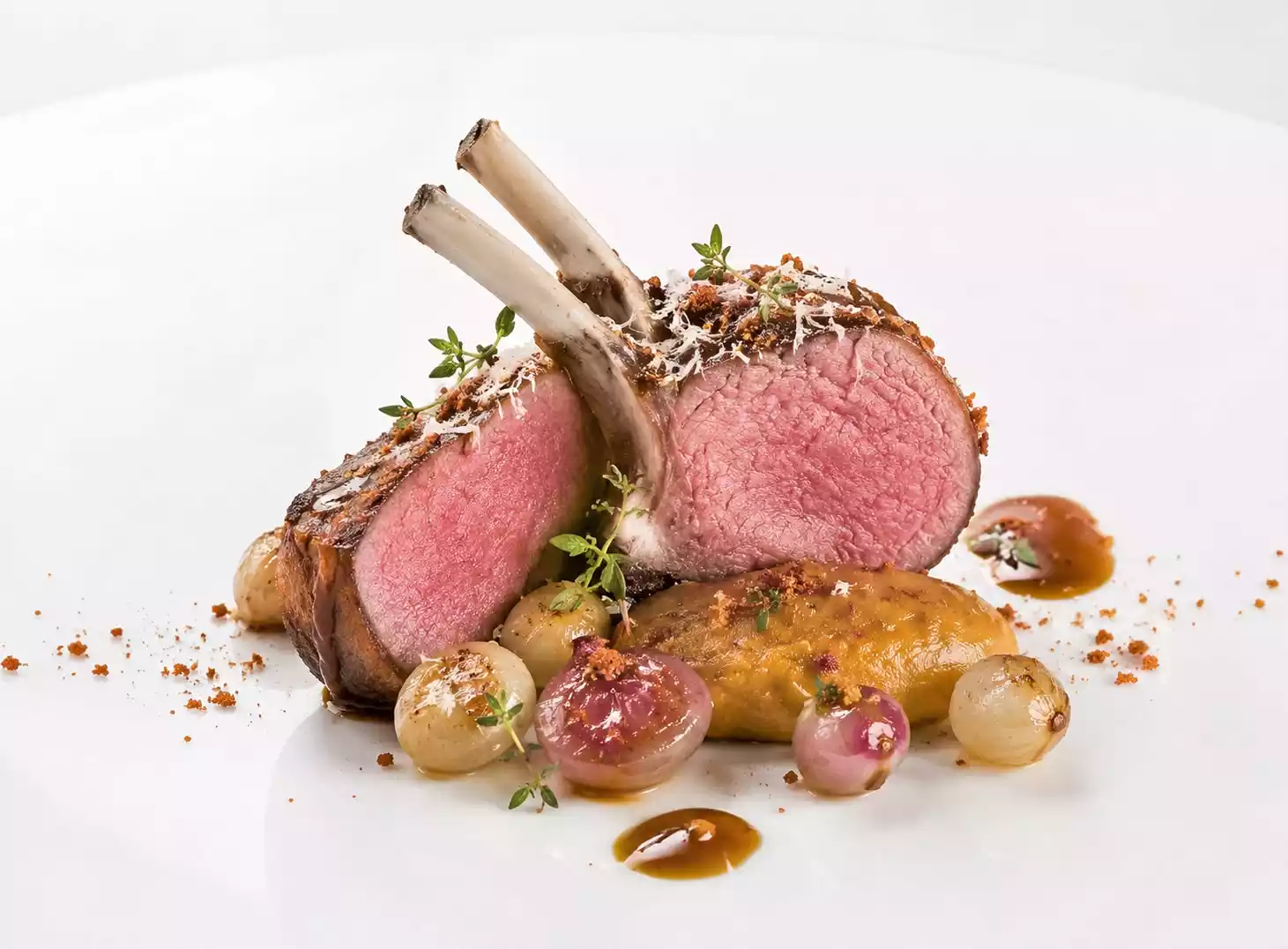 Agnello con cipolle, interpretazione contemporanea della cucina di Atelier Doria